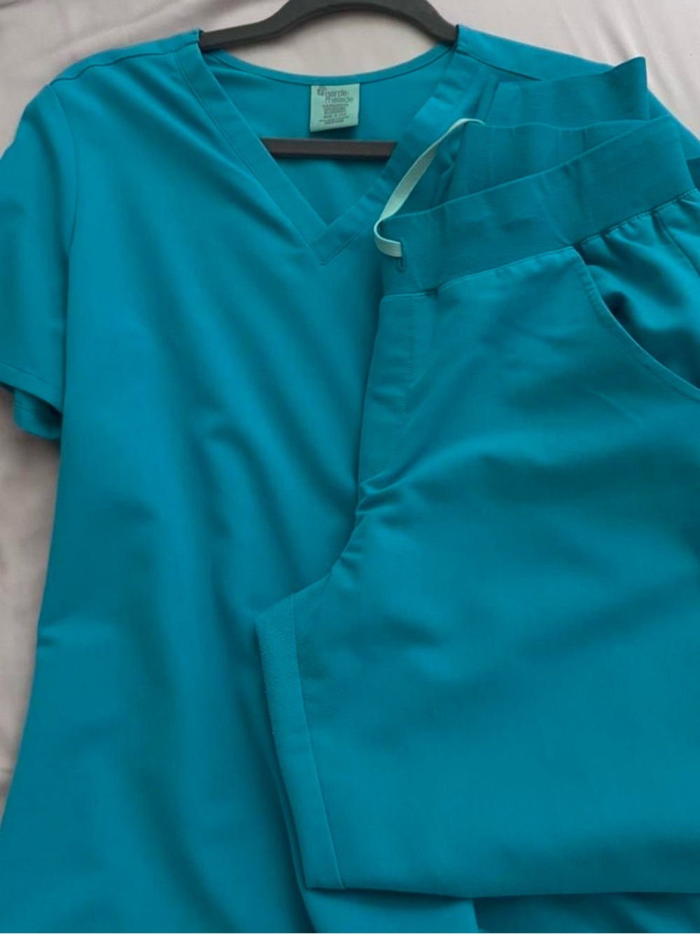 New garde malade scrub set color Artic mint. Both top and bottom are medium